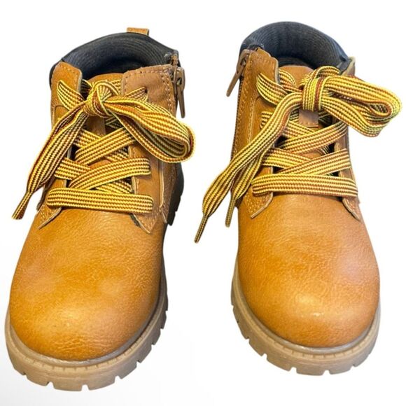 Carter’s kids hiking boots size 11, brown - Picture 1 of 5
